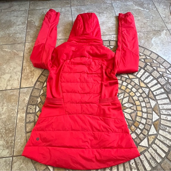NWT lululemon down for it all jacket 8 red - Picture 4 of 16